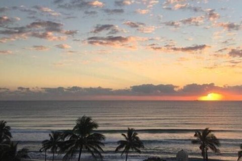 Condo in Palm Beach, Florida, 2 bedrooms  № 963722 - photo 1