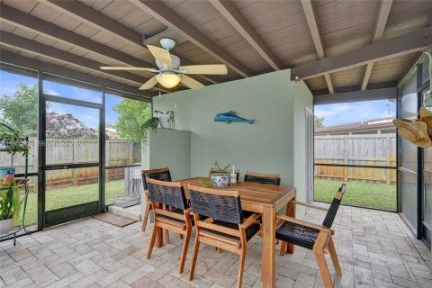 Casa en venta en Fort Lauderdale, Florida, 3 dormitorios, 129.23 m2 № 2011393 - foto 4