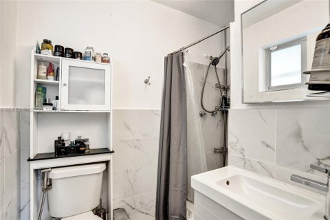 Casa en venta en Fort Lauderdale, Florida, 3 dormitorios, 129.23 m2 № 2011393 - foto 15