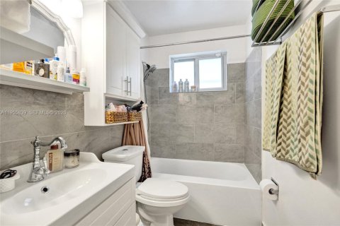 Casa en venta en Fort Lauderdale, Florida, 3 dormitorios, 129.23 m2 № 2011393 - foto 16