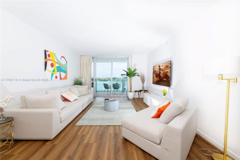 Condominio en venta en Miami Beach, Florida, 2 dormitorios, 101.08 m2 № 1860807 - foto 1