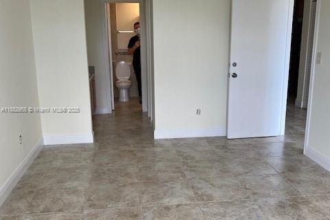 Condo in Miami, Florida, 1 bedroom  № 1930745 - photo 20