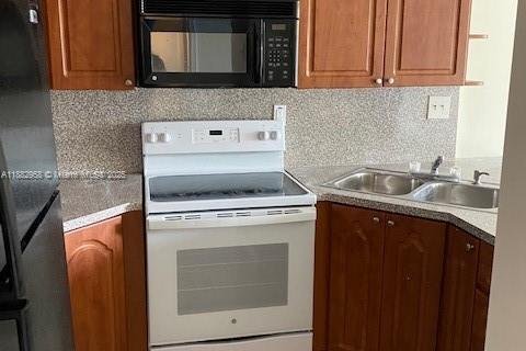 Condo in Miami, Florida, 1 bedroom  № 1930745 - photo 7