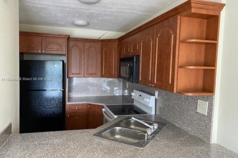 Condo in Miami, Florida, 1 bedroom  № 1930745 - photo 3