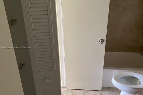Condo in Miami, Florida, 1 bedroom  № 1930745 - photo 23