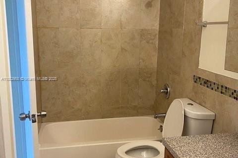 Condo in Miami, Florida, 1 bedroom  № 1930745 - photo 10