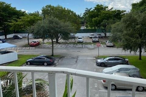 Condo in Miami, Florida, 1 bedroom  № 1930745 - photo 26