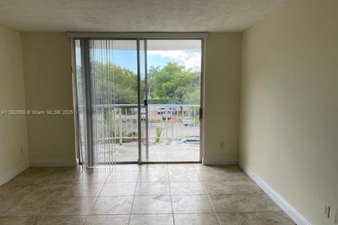 Condo in Miami, Florida, 1 bedroom  № 1930745 - photo 21