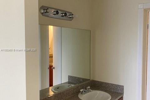 Condo in Miami, Florida, 1 bedroom  № 1930745 - photo 14