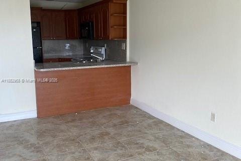 Condo in Miami, Florida, 1 bedroom  № 1930745 - photo 2