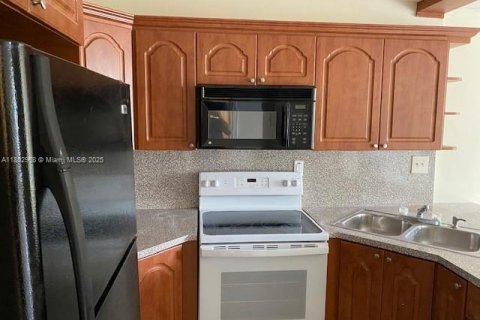 Condo in Miami, Florida, 1 bedroom  № 1930745 - photo 6