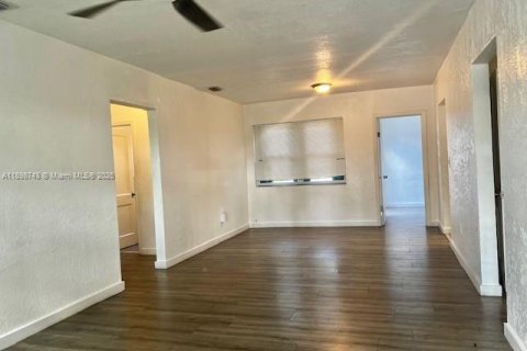 Снять в аренду виллу или дом в Норт-Майами, Флорида 3 спальни, 156.17м2, № 1950567 - фото 5