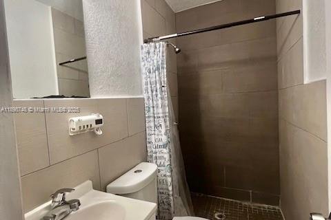 Снять в аренду виллу или дом в Норт-Майами, Флорида 3 спальни, 156.17м2, № 1950567 - фото 12