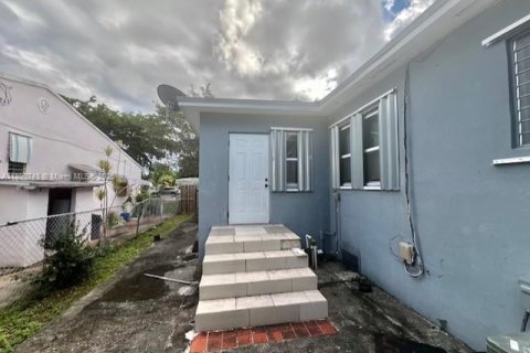 Снять в аренду виллу или дом в Норт-Майами, Флорида 3 спальни, 156.17м2, № 1950567 - фото 26