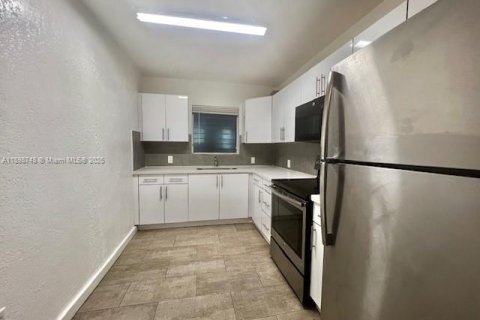 Снять в аренду виллу или дом в Норт-Майами, Флорида 3 спальни, 156.17м2, № 1950567 - фото 14