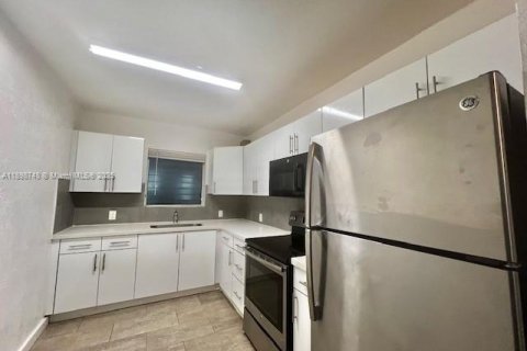 Снять в аренду виллу или дом в Норт-Майами, Флорида 3 спальни, 156.17м2, № 1950567 - фото 16