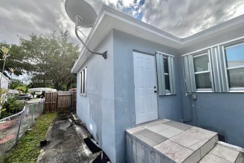 Снять в аренду виллу или дом в Норт-Майами, Флорида 3 спальни, 156.17м2, № 1950567 - фото 28