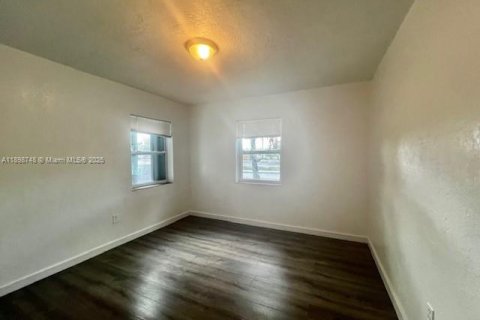 Снять в аренду виллу или дом в Норт-Майами, Флорида 3 спальни, 156.17м2, № 1950567 - фото 8