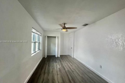 Снять в аренду виллу или дом в Норт-Майами, Флорида 3 спальни, 156.17м2, № 1950567 - фото 19