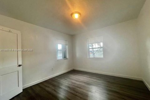 Снять в аренду виллу или дом в Норт-Майами, Флорида 3 спальни, 156.17м2, № 1950567 - фото 11