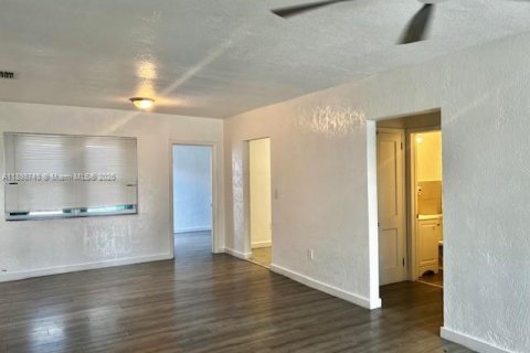 Снять в аренду виллу или дом в Норт-Майами, Флорида 3 спальни, 156.17м2, № 1950567 - фото 7