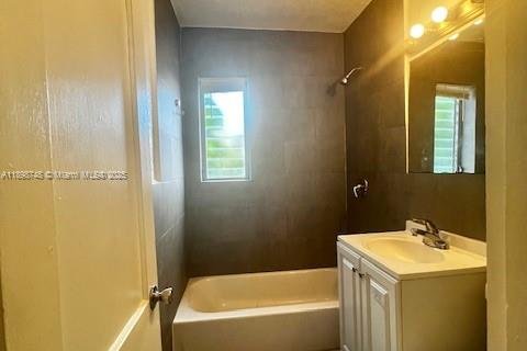 Снять в аренду виллу или дом в Норт-Майами, Флорида 3 спальни, 156.17м2, № 1950567 - фото 22