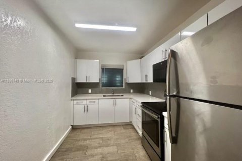 Снять в аренду виллу или дом в Норт-Майами, Флорида 3 спальни, 156.17м2, № 1950567 - фото 13