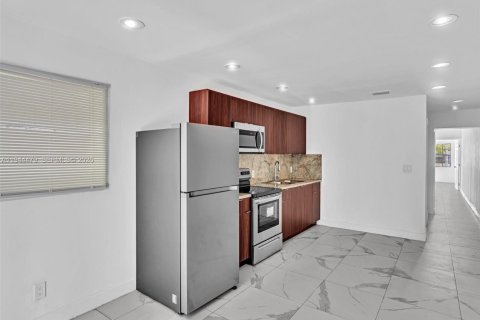 House in West Park, Florida 2 bedrooms, 68.75 sq.m. № 2001053 - photo 3