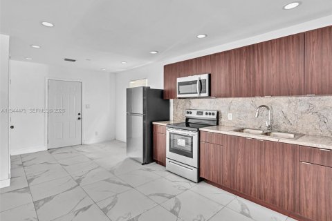 House in West Park, Florida 2 bedrooms, 68.75 sq.m. № 2001053 - photo 6