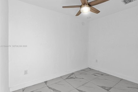 House in West Park, Florida 2 bedrooms, 68.75 sq.m. № 2001053 - photo 10