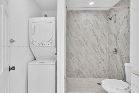 House in West Park, Florida 2 bedrooms, 68.75 sq.m. № 2001053 - photo 8