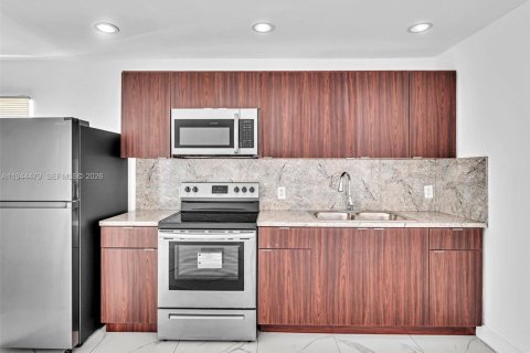 House in West Park, Florida 2 bedrooms, 68.75 sq.m. № 2001053 - photo 5