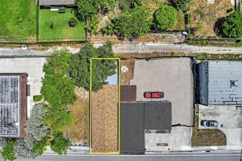 House in West Park, Florida 2 bedrooms, 68.75 sq.m. № 2001053 - photo 18