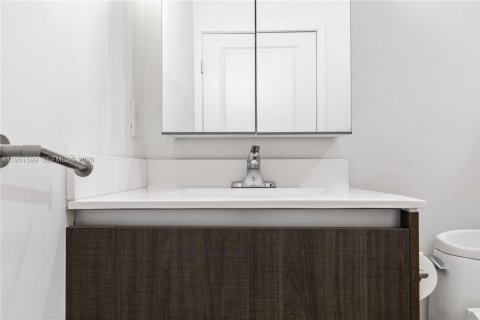 Touwnhouse à vendre à Miami, Floride: 4 chambres, 180.97 m2 № 2006129 - photo 7