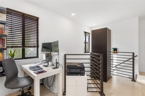 Touwnhouse à vendre à Miami, Floride: 4 chambres, 180.97 m2 № 2006129 - photo 10