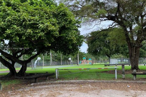 Condo in Miami, Florida, 2 bedrooms  № 1977207 - photo 23