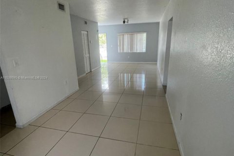 Condo in Miami, Florida, 2 bedrooms  № 1977207 - photo 5