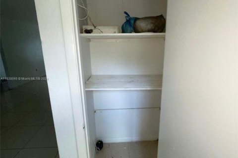 Condo in Miami, Florida, 2 bedrooms  № 1977207 - photo 17