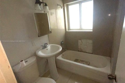 Condo in Miami, Florida, 2 bedrooms  № 1977207 - photo 12