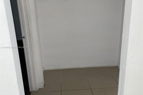 Condo in Miami, Florida, 2 bedrooms  № 1977207 - photo 13