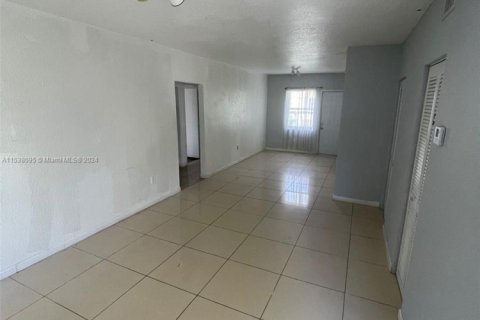 Condo in Miami, Florida, 2 bedrooms  № 1977207 - photo 3