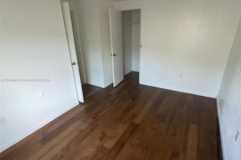 Condo in Miami, Florida, 2 bedrooms  № 1977207 - photo 14