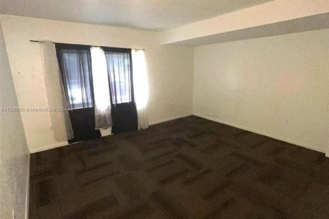 Condo in Miami, Florida, 2 bedrooms  № 1977207 - photo 11