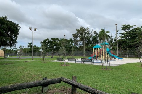 Condo in Miami, Florida, 2 bedrooms  № 1977207 - photo 24