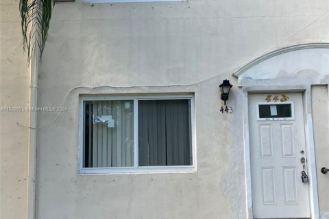 Condo in Miami, Florida, 2 bedrooms  № 1977207 - photo 1