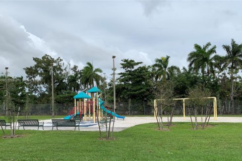 Condo in Miami, Florida, 2 bedrooms  № 1977207 - photo 25