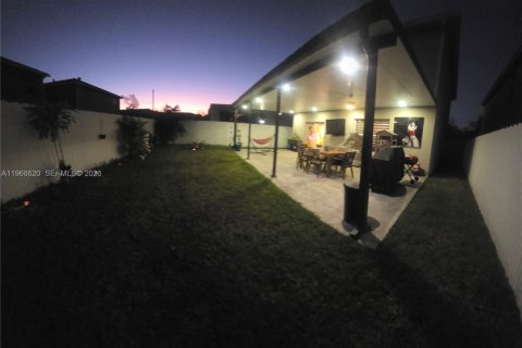 Casa en venta en Florida City, Florida, 4 dormitorios, 198.63 m2 № 2029105 - foto 8