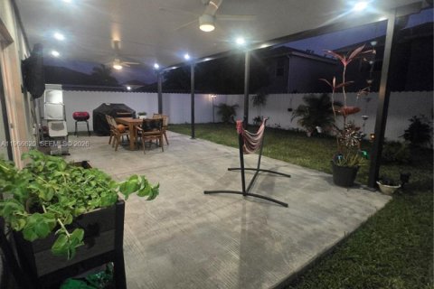 Casa en venta en Florida City, Florida, 4 dormitorios, 198.63 m2 № 2029105 - foto 5