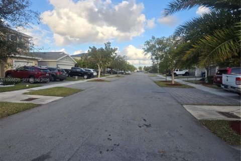 Casa en venta en Florida City, Florida, 4 dormitorios, 198.63 m2 № 2029105 - foto 11