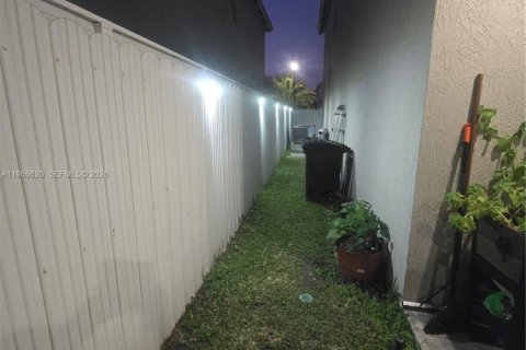 Casa en venta en Florida City, Florida, 4 dormitorios, 198.63 m2 № 2029105 - foto 6